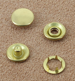 BOUTONS PRESSION A GRIFFES