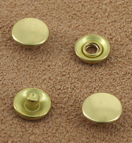 Bouton pression double calotte