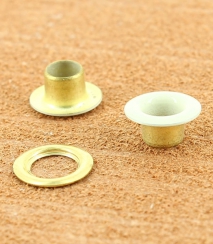 OEILLET ROULE LAITON VERNIS ECRU Laiton vernis