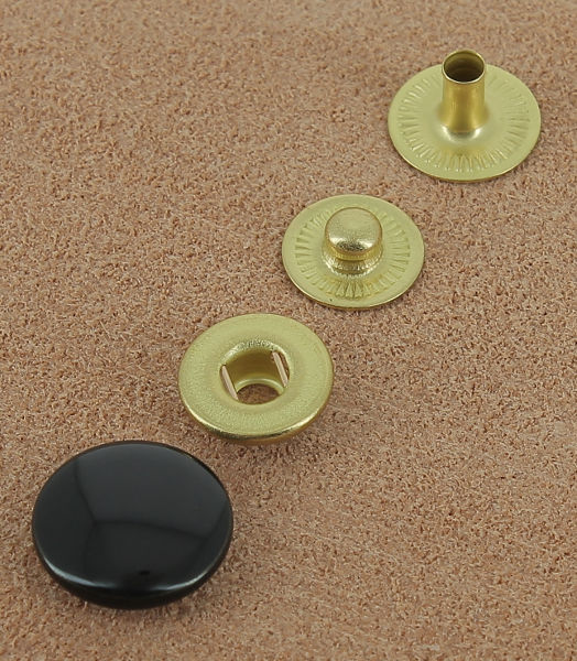 BOUTON PRESSION LAITON VERNIS NOIR 14.4 mm Laiton vernis