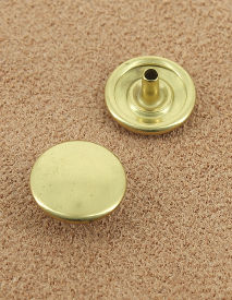 BOUTON PRESSION LAITON VERNIS 15.2 mm 