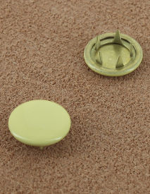 BOUTON PRESSION LAITON VERNIS JONQUILLE 12 mm 