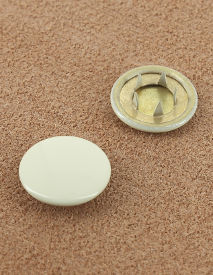 BOUTON PRESSION LAITON VERNIS ÉCRU 15 mm 