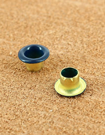 OEILLET ETOILE VERNIS BLEU MARINE 