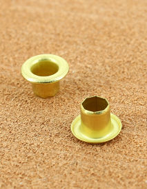 OEILLET ETOILE LAITON VERNIS 