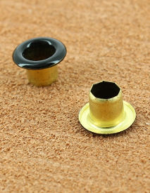 OEILLET ETOILE VERNIS NOIR 