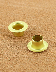 OEILLET ETOILE LAITON VERNIS 