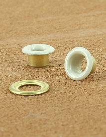 OEILLET ROULE LAITON VERNIS ECRU 