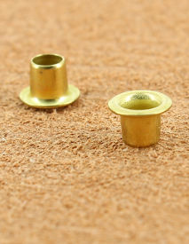 OEILLET ROULE LAITON VERNIS 