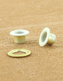 OEILLET ROULE LAITON VERNIS ECRU 