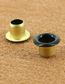 OEILLET ROULE LAITON VERNIS NOIR 