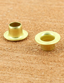 OEILLET ROULE LAITON VERNIS 