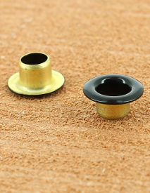 OEILLET ROULE LAITON VERNIS NOIR 