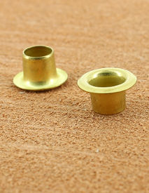 OEILLET ROULE LAITON VERNIS 