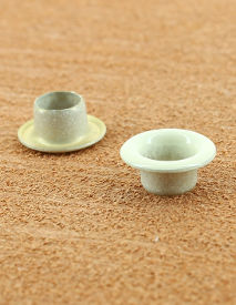 OEILLET ROULE LAITON VERNIS ECRU 